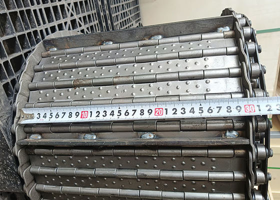 Schwerlast 3 mm Dicke Kohlenstoffstahlplattenförderband mit Baffel für Splitterreiniger