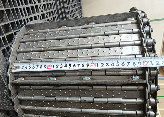 Ein guter Preis. CNC-Schürze Stahlperforierter Förderer Stahlscharnierband Splitterförderkette Online