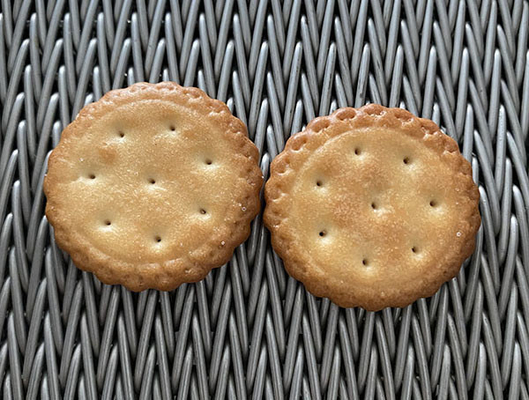 Flachgewalzte Kekse Backen Hitzebeständige Metallverbindung Ausgewogene Ofen Herringbone Draht Gefrierschachtel Förderband