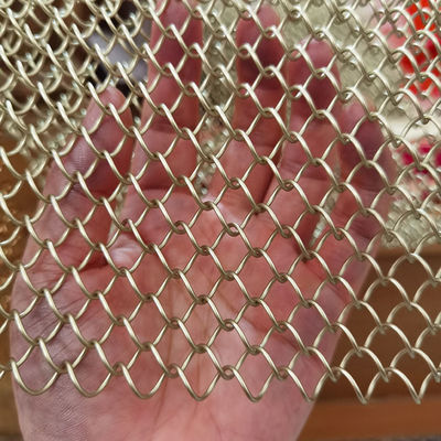 Hochwertiges Aluminium / Edelstahl Dekorations-Metall-Coil Drapery Mesh für Hochzeiten Wasserfall Raum Trennwand