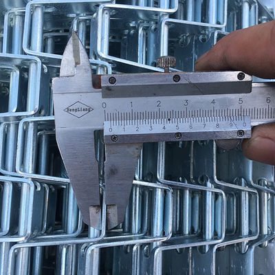 Ein guter Preis. Bienenwabe galvanisierter Platten-Draht Mesh Conveyor Belt Online