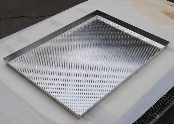 Ein guter Preis. 0.8mm Aluminiummetall, das Tray Perforated Drying Pans With-Runden-Löcher backt Online