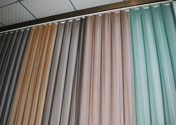 Sgs fertigte Aluminiumlegierungs-Metallspulen-Drapierung für Mesh Curtain besonders an